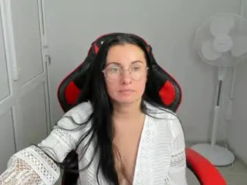 Chaturbate Adult Video Chat of lucyycharm