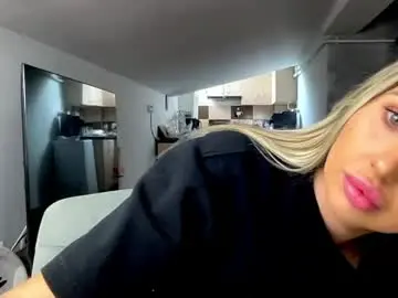 Chaturbate Watch Live Sex Cams of amyroberta92