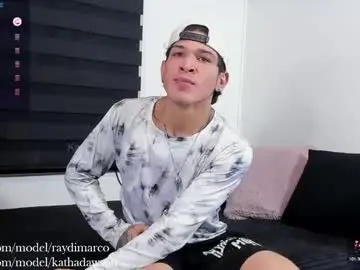 Chaturbate Live Sex Cam of katt_diray