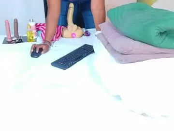 Chaturbate Best live sex cam show of curvyebonyy_