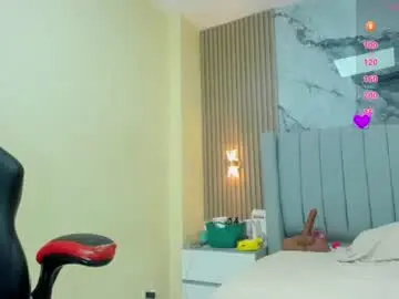 Chaturbate Live Sex Cam of magievans1