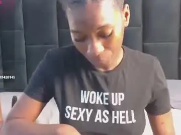 Chaturbate Live Porn of petitelittleebony