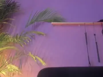 Chaturbate Live Sex Cam of isa_kis_1