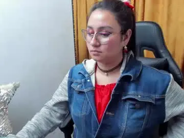 Chaturbate Live Sex Cam of luna_0211