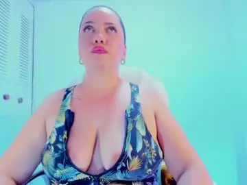 Chaturbate Live Sex Cam of camilaa_foxxx