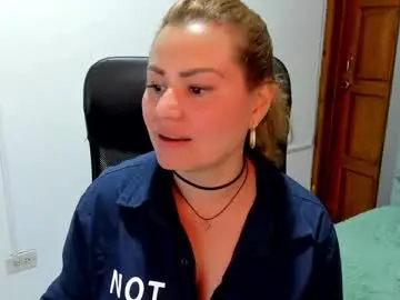 Chaturbate Sex Cam of julieta_star69