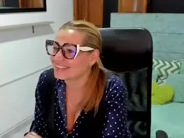 Chaturbate Best live sex cam show of julieta_star69