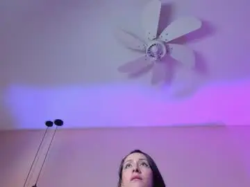 Chaturbate Free Live Porn of daphnebeaumont