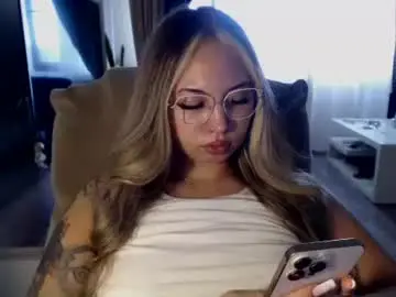 Chaturbate Live Sex Cam of kimlee4