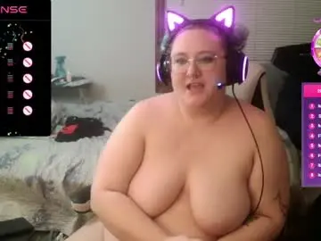 Chaturbate Live Sex Cam of hideouslyadorable95