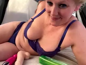 Chaturbate Nude Webcam of queenbeeangel