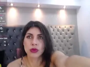 Chaturbate Live Sex Cam of melodiroux_