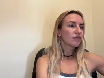 Chaturbate Live Sex Cam of nyxelia_