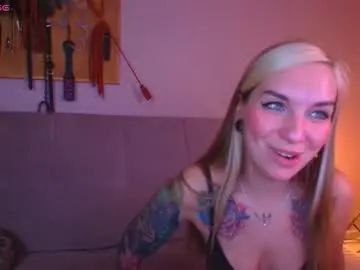 Chaturbate Live Sex Cam of simona_moonshine