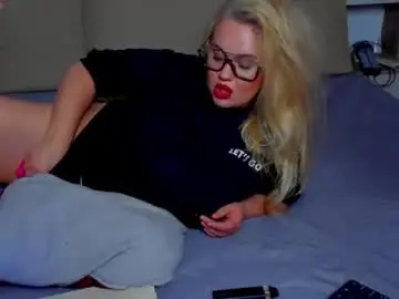 Chaturbate Live Sex Cam of alexalavibes