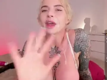 Chaturbate Live Sex Cam of lil_shouty_bitch