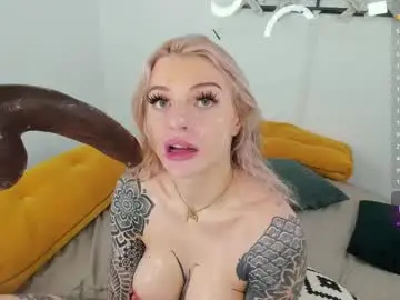 Chaturbate Live Sex Cam of lil_shouty_bitch