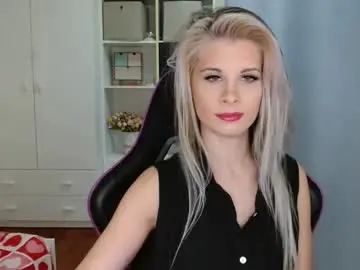 Chaturbate Nude Webcam of kristineamore