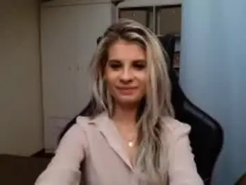 Chaturbate Live Sex Cam of kristineamore