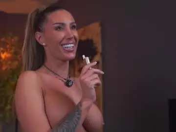 Chaturbate Live Sex of evelyn_evyy