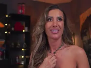 Chaturbate Adult Webcams of evelyn_evyy