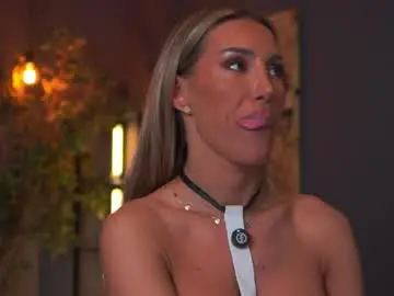 Chaturbate Live Sex of evelyn_evyy