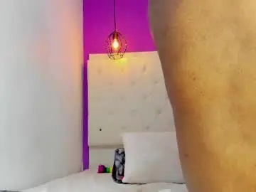 Chaturbate Sex Cam of roxy_sexy69