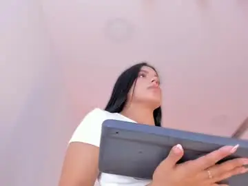 Chaturbate Live Sex Cam of emelie_89