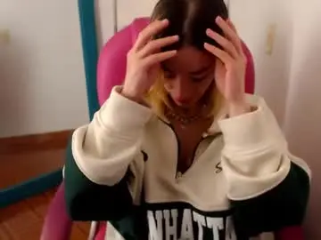 Chaturbate Live Sex Cam of zoee_joness