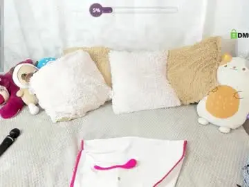 Chaturbate Live Sex Cam of hallestrawberry69