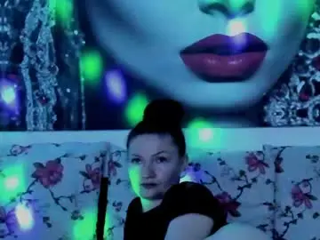 Chaturbate Live Sex Cam of illegalbeauty87