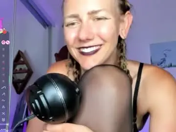 Chaturbate Free Porn Cam of jasminedaze888