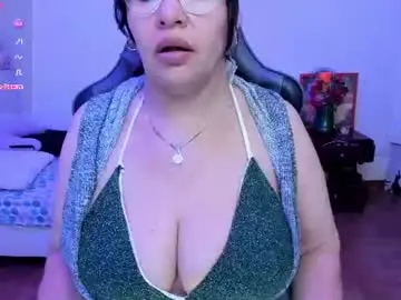 Chaturbate Sex Chat of esmeralda_milf1