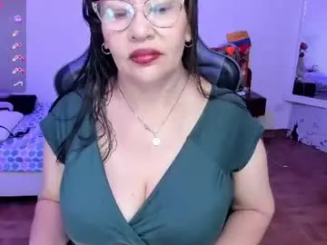 Chaturbate Free Porn Cam of esmeralda_milf1