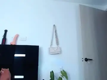 Chaturbate Live Sex Cam of camila_torresss