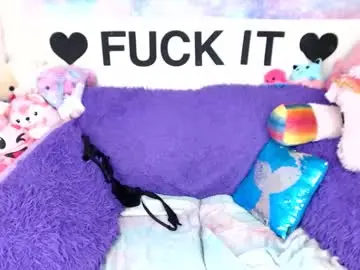 Chaturbate Live Sex Cam of mackenziewolfe
