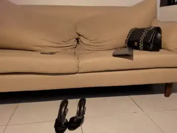 Chaturbate Live Sex Cam of lucie_oude_