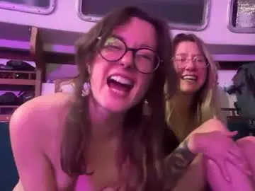 Chaturbate Adult Webcams of 2girls1boat