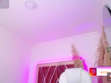 Chaturbate Live Sex Cam of aurora_brown