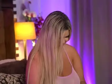 Chaturbate Live Sex Cam of sophieboobsx