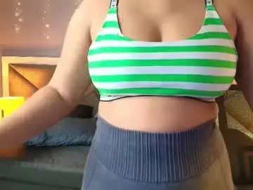 Chaturbate Live Sex Cam of lisa_casper