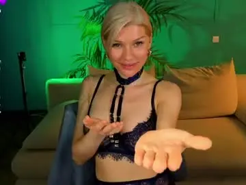 Chaturbate Live Sex Cam of lindsi_luvviv