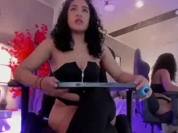 Chaturbate Live Sex Cam of kiara_kismet9