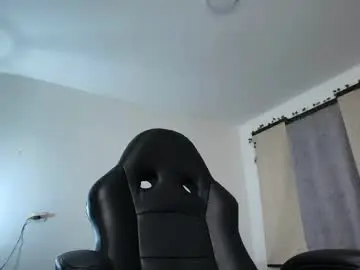 Chaturbate Watch Live Sex Cams of yesie_hot2