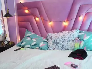 Chaturbate Live Sex Cam of littleeaprill