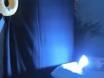 Chaturbate Live Sex Cam of sharlott_smith1