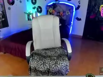 Chaturbate Live Sex Cam of vampirella_crazy