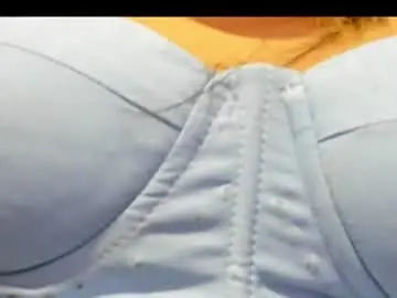 Chaturbate Free Porn Cam of emilia_betancourt0923