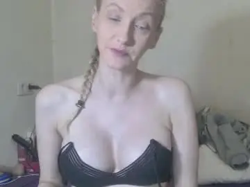 Chaturbate Live Sex Cam of mistressmilly32