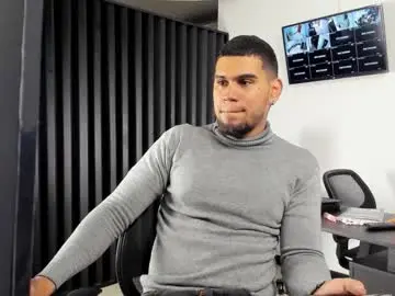 Chaturbate Nude Webcam of aaronhunter__